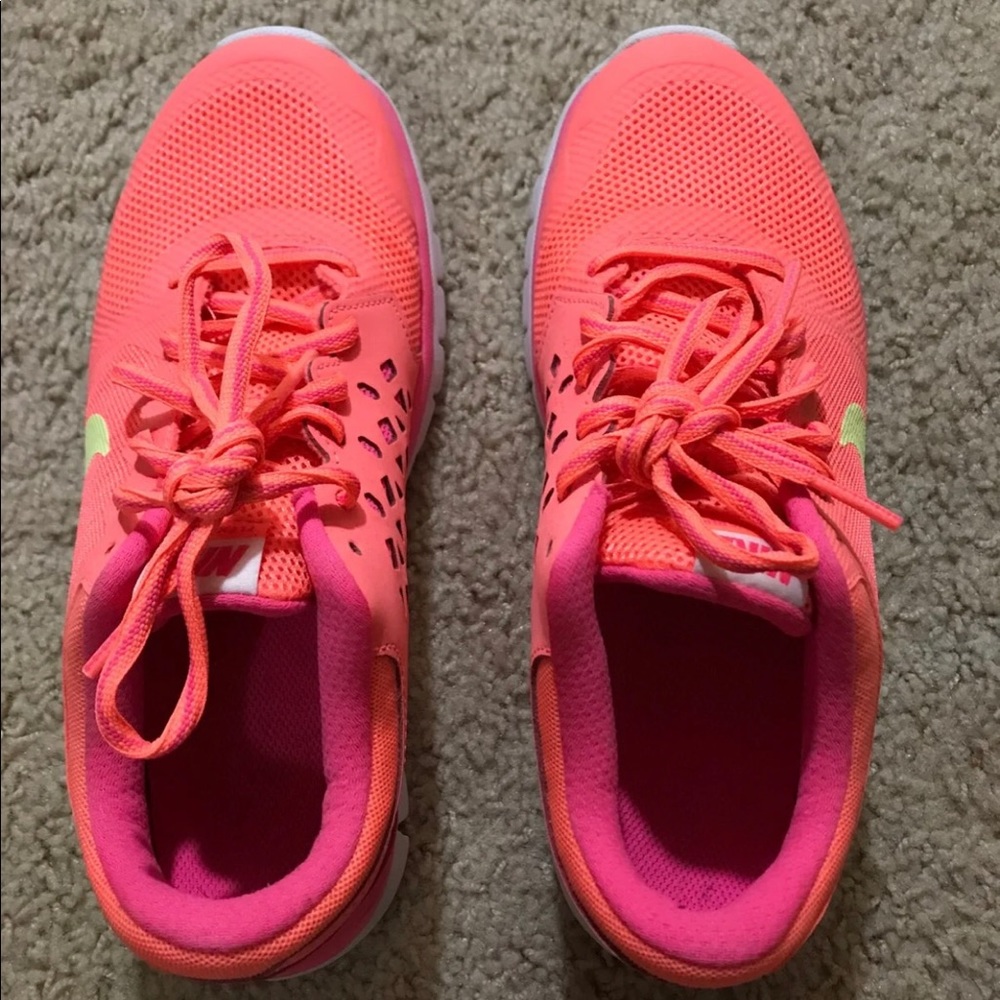 !!SOLD!! Nike Youth Tennis Shoes